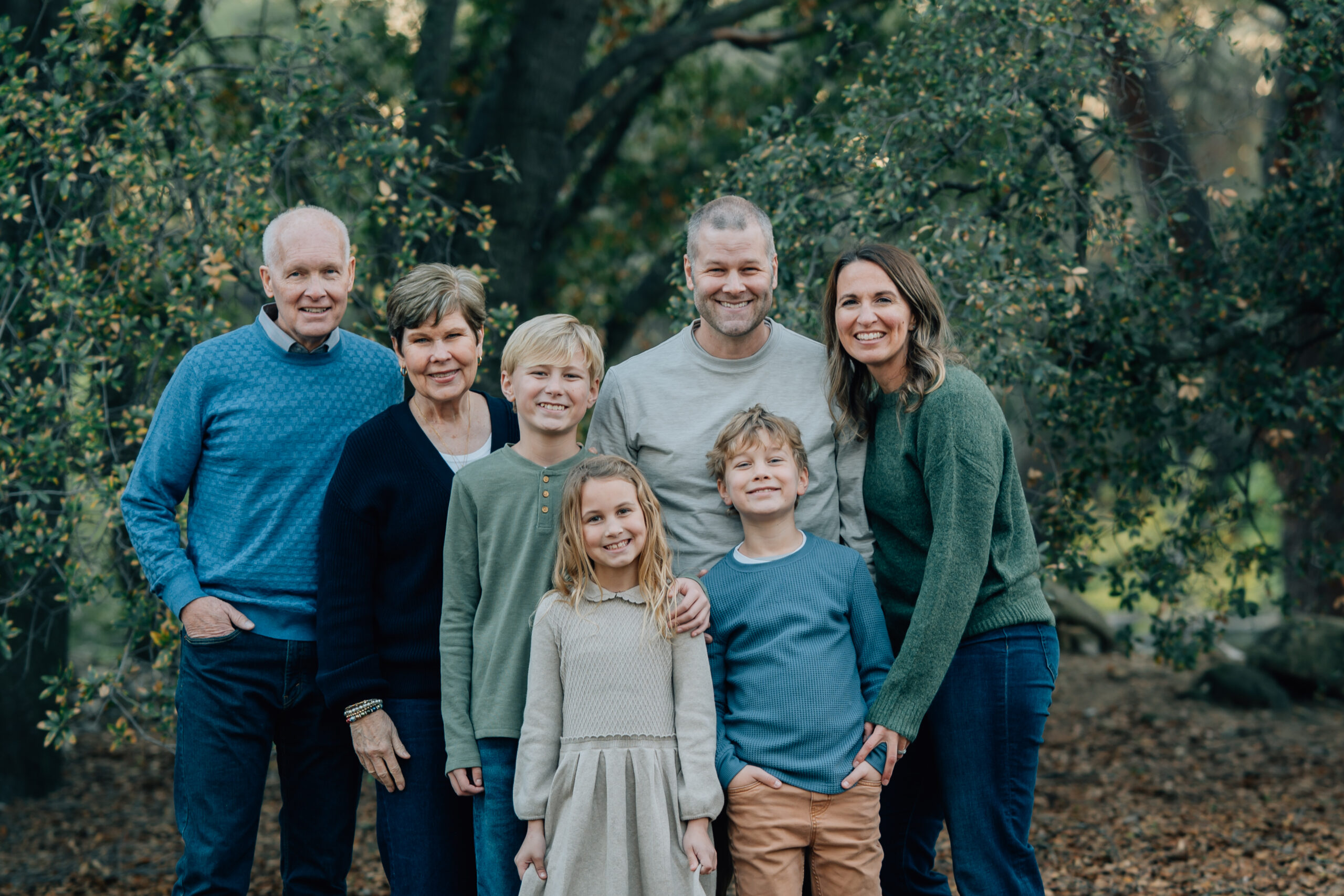 Extended family portrait with grandparents, children, and grandchildren