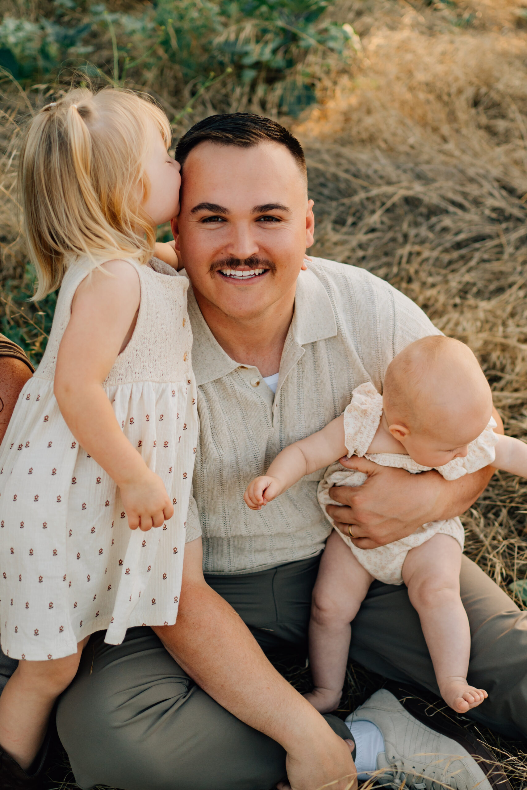 Father spending time with his three daughters during a family photography session at Oak Grove Park.